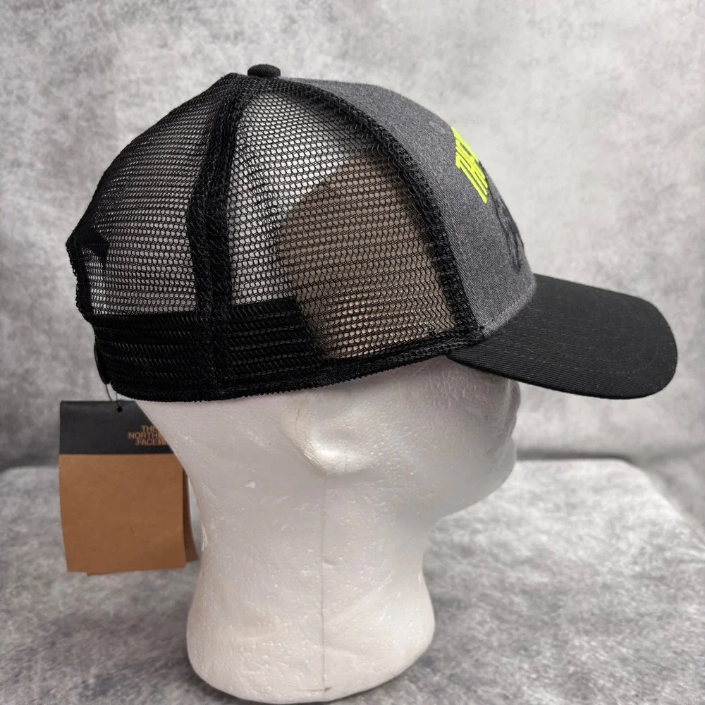 The North Face Embroidered‎ Mudder Trucker Hat Bear with Cub Graphic Unisex NWT
